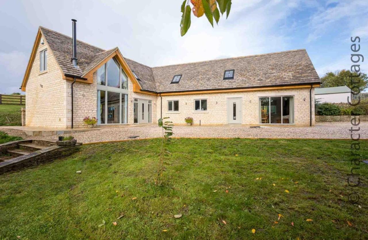 Flynn'S Barn Villa Aylworth Exterior photo